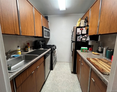 16 Lake Street - Photo Thumbnail 3
