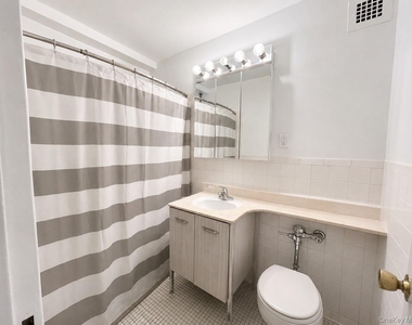 16 Lake Street - Photo Thumbnail 11