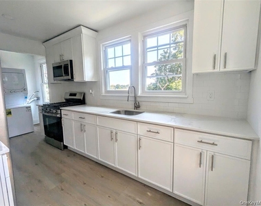 344 Roslyn Ave - Photo Thumbnail 4