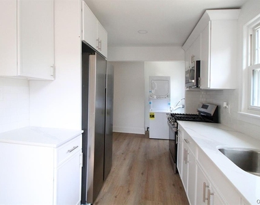 344 Roslyn Ave - Photo Thumbnail 6