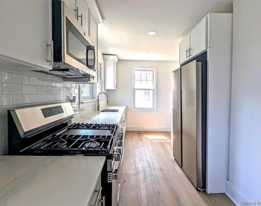 344 Roslyn Ave - Photo Thumbnail 5