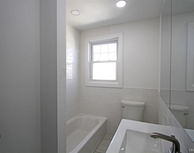 344 Roslyn Ave - Photo Thumbnail 9
