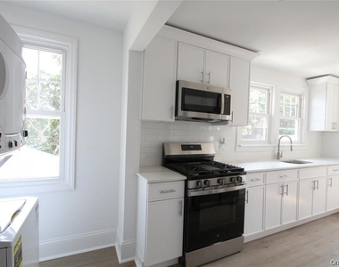 344 Roslyn Ave - Photo Thumbnail 7