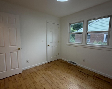5 Saybrook Drive - Photo Thumbnail 13