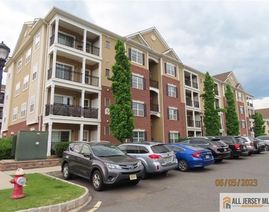 544 E Celebration Way - Photo Thumbnail 14