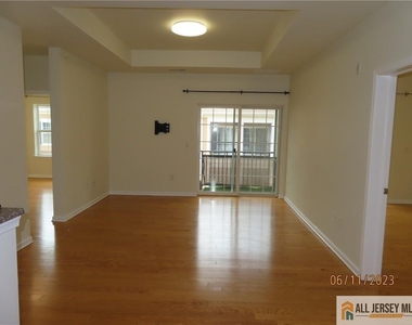 544 E Celebration Way - Photo Thumbnail 1