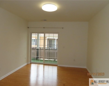 544 E Celebration Way - Photo Thumbnail 23