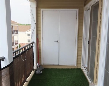 544 E Celebration Way - Photo Thumbnail 12