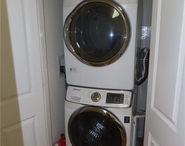 544 E Celebration Way - Photo Thumbnail 9