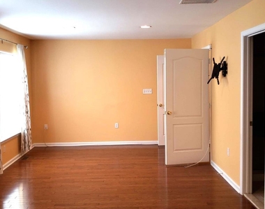 4 Blake Drive - Photo Thumbnail 11