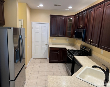 4 Blake Drive - Photo Thumbnail 6