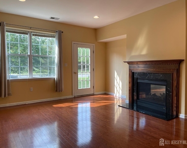 4 Blake Drive - Photo Thumbnail 4