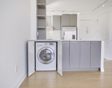 200 E 11th Street - Photo Thumbnail 3