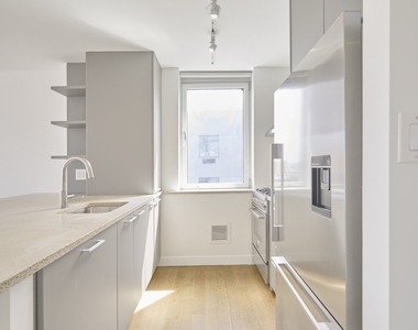 200 E 11th Street - Photo Thumbnail 5