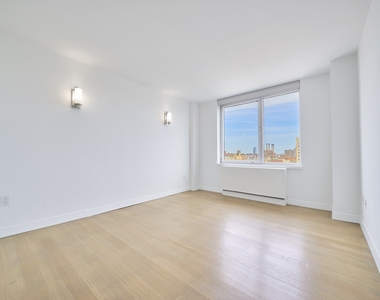 200 E 11th Street - Photo Thumbnail 9