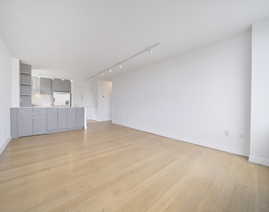 200 E 11th Street - Photo Thumbnail 4