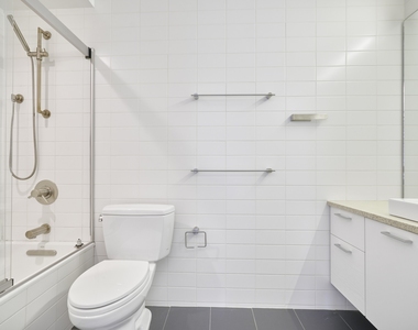 200 E 11th Street - Photo Thumbnail 10