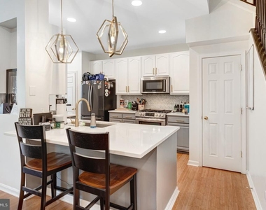 12703 Gartney Lane - Photo Thumbnail 8