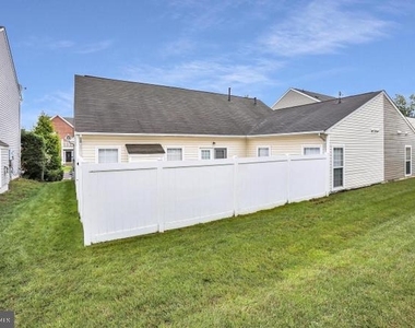21441 Humbolt Square - Photo Thumbnail 14