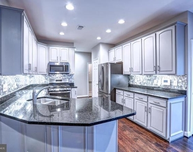 21441 Humbolt Square - Photo Thumbnail 5