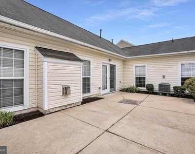 21441 Humbolt Square - Photo Thumbnail 10