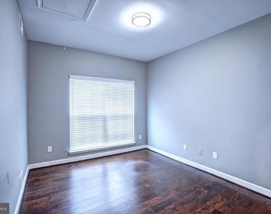21441 Humbolt Square - Photo Thumbnail 13