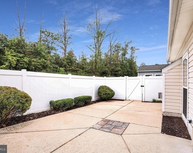 21441 Humbolt Square - Photo Thumbnail 11
