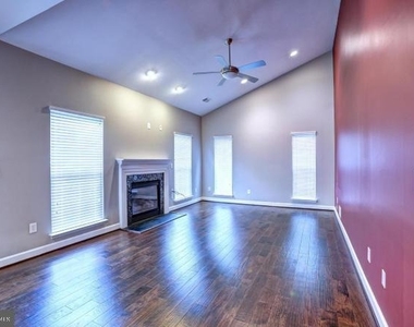 21441 Humbolt Square - Photo Thumbnail 3