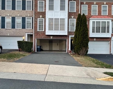 18405 Sierra Square - Photo Thumbnail 1