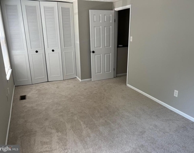 14582 Olde Kent Road - Photo Thumbnail 4