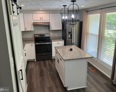 14582 Olde Kent Road - Photo Thumbnail 9