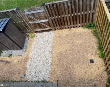 14582 Olde Kent Road - Photo Thumbnail 21