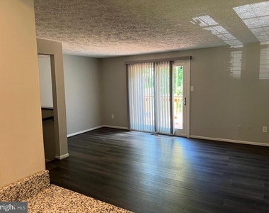 14582 Olde Kent Road - Photo Thumbnail 13