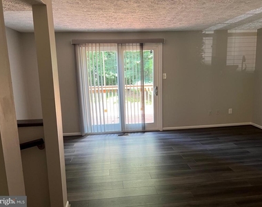 14582 Olde Kent Road - Photo Thumbnail 12