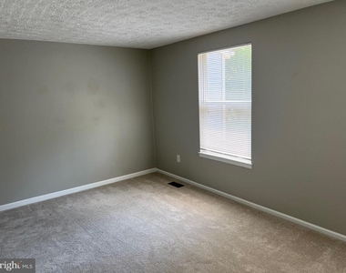 14582 Olde Kent Road - Photo Thumbnail 2