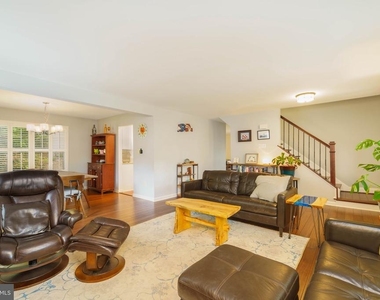 6224 Capella Avenue - Photo Thumbnail 3