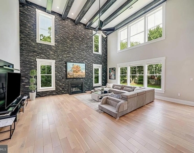 9908 Blake Lane - Photo Thumbnail 6