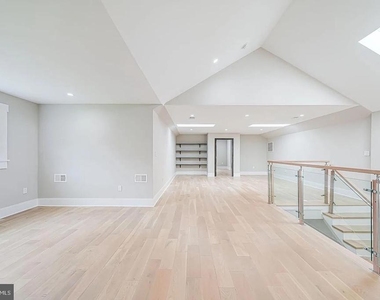 9908 Blake Lane - Photo Thumbnail 10