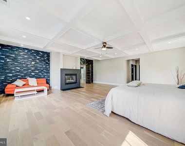 9908 Blake Lane - Photo Thumbnail 20