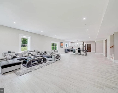 9908 Blake Lane - Photo Thumbnail 27