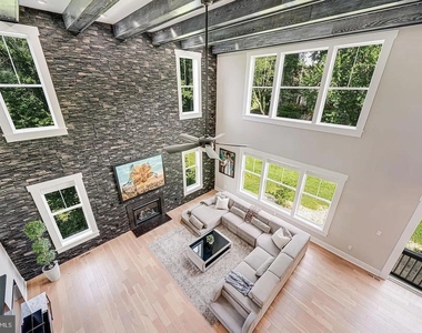 9908 Blake Lane - Photo Thumbnail 7