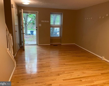 11906 Fieldthorn Court - Photo Thumbnail 2