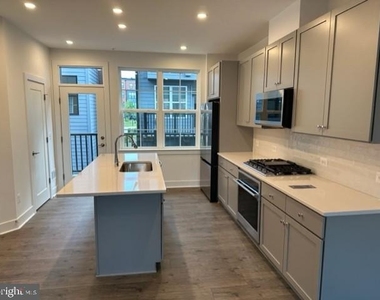 11256 Bunsen Street - Photo Thumbnail 3