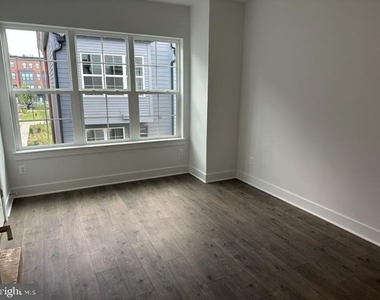 11256 Bunsen Street - Photo Thumbnail 4
