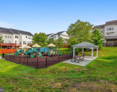 6610 Hunter Creek Lane - Photo Thumbnail 36