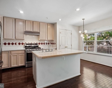6610 Hunter Creek Lane - Photo Thumbnail 10