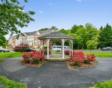 6610 Hunter Creek Lane - Photo Thumbnail 38