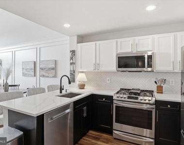 12000 Market Street - Photo Thumbnail 4