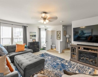 350 Sage Circle - Photo Thumbnail 4