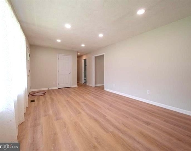 314 Elmwood Drive - Photo Thumbnail 3